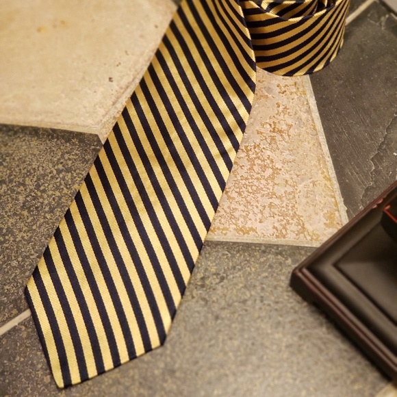 Brooks Brothers Necktie - Picture 2 of 3